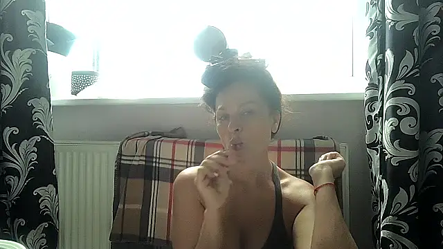 Snapshot of LindaStarS chatting on 7, 7, 2026 LindaStarS online show from 7, 7, 2026