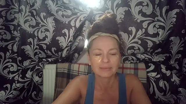 Snapshot of LindaStarS chatting on 10, 7, 2026 LindaStarS online show from 10, 7, 2026