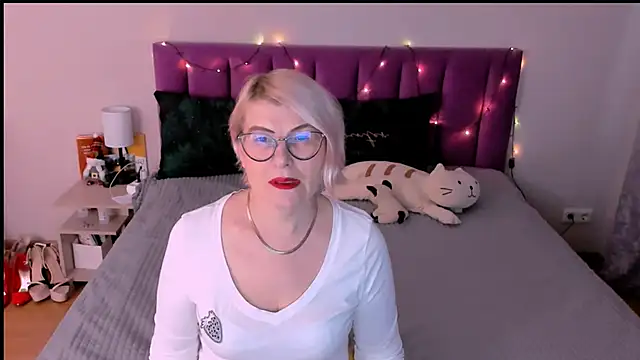 sabrinamacmarren online show from 16, 12, 2025