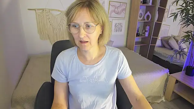 Paris Cherry online show from 17, 9, 2025