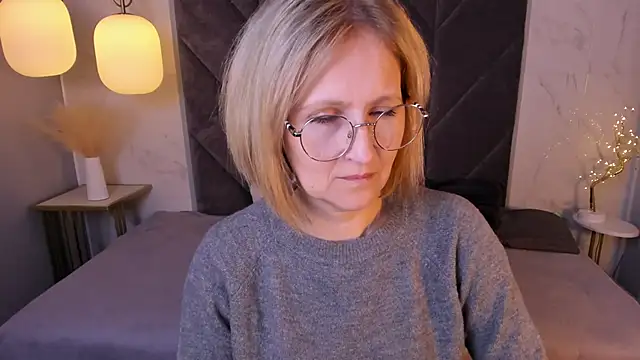 Paris Cherry online show from 29, 9, 2025