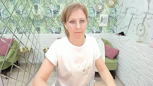 Paris Cherry online show from 28, 11, 2025