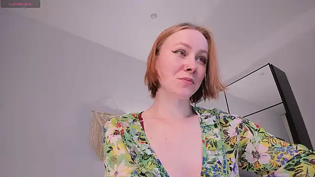 Snapshot of LilianKroft chatting on 7, 5, 2026 LilianKroft online show from 7, 5, 2026