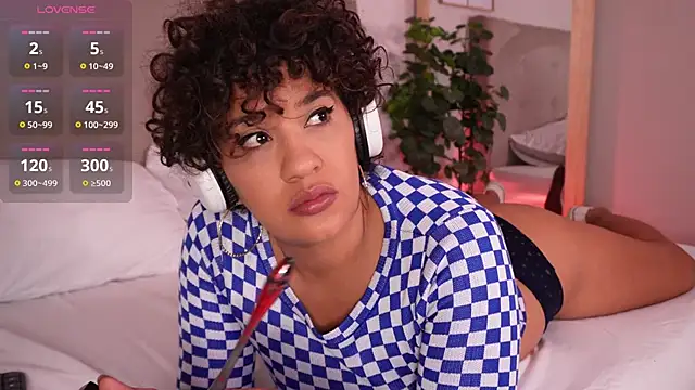 cinnamon afrodit online show from 10, 9, 2025