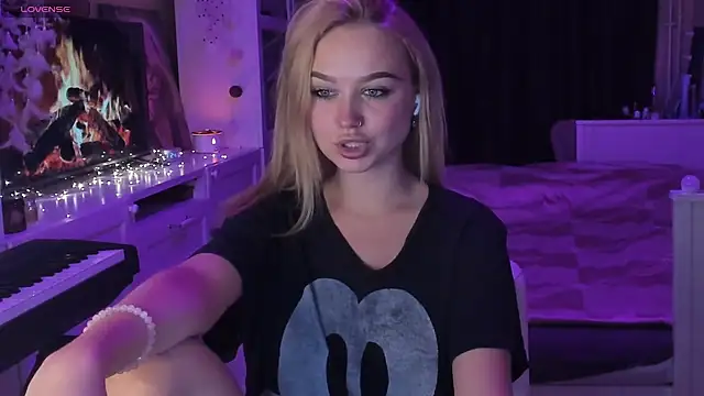 MaryDreaminess online show from 9, 3, 2025