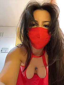 Snapshot of White-Petite chatting on 5, 5, 2026 White-Petite online show from 5, 5, 2026