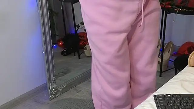 JuliaJuliette online show from 7, 3, 2025