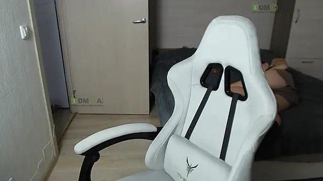 Sunny-Girl1 online show from 3, 3, 2025