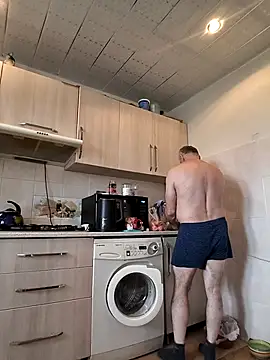  lady red  online show from 15, 3, 2025