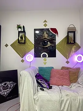 Shantal Lovee online show from 18, 12, 2025