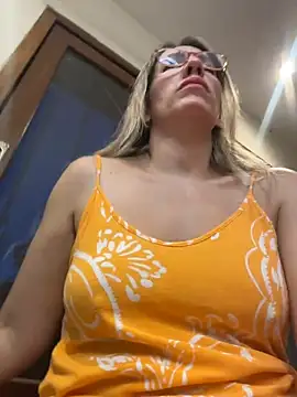 Gatitacarlita online show from 20, 12, 2025