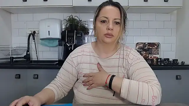 erikaerika online show from 9, 3, 2025