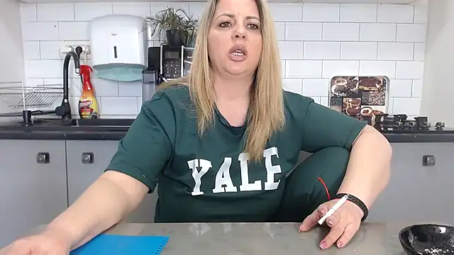 erikaerika online show from 10, 3, 2025