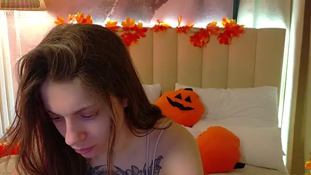 Eille Elfie online show from 23, 10, 2025