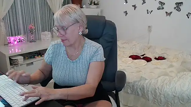 Ghertrude52 online show from 6, 10, 2025