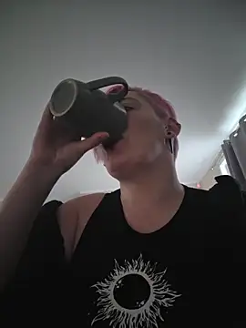 PinkTheHawk online show from 30, 5, 2026