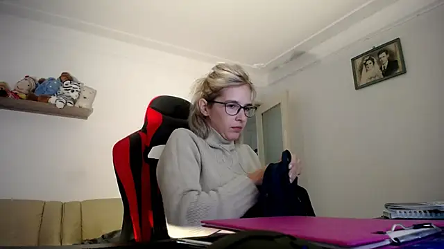 SexxyLety online show from 8, 10, 2025