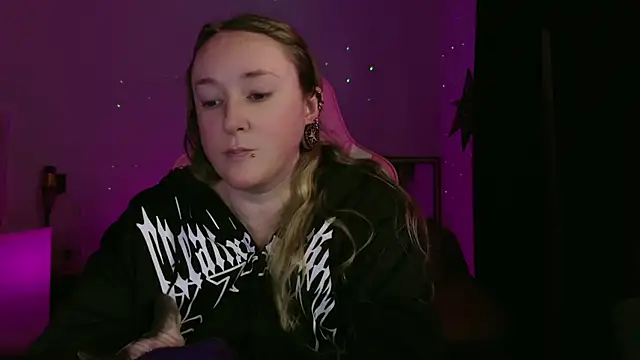 kisicaxx online show from 4, 2, 2025