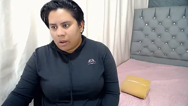 Snapshot of hotlesby4uxxx chatting on 3, 12, 2024 hotlesby4uxxx online show from 3, 12, 2024