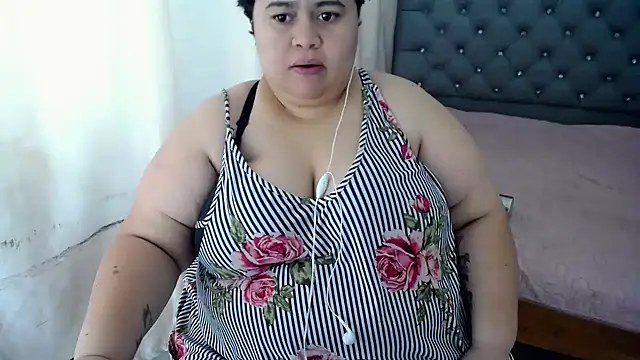 Snapshot of hotlesby4uxxx chatting on 4, 12, 2024 hotlesby4uxxx online show from 4, 12, 2024