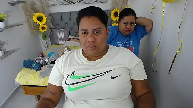 Snapshot of hotlesby4uxxx chatting on 18, 9, 2025 hotlesby4uxxx online show from 18, 9, 2025