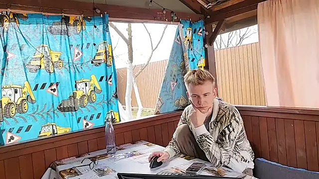 Snapshot of Vuitton chatting on 27, 3, 2026 Vuitton online show from 27, 3, 2026