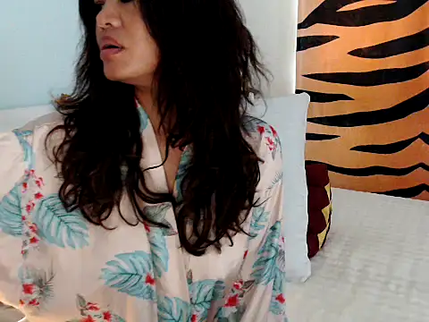 Snapshot of nareethai chatting on 21, 12, 2025 nareethai online show from 21, 12, 2025