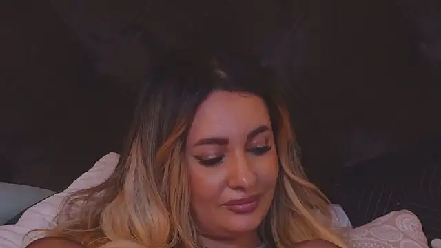 Snapshot of YaaraCollins chatting on 4, 12, 2024 YaaraCollins online show from 4, 12, 2024