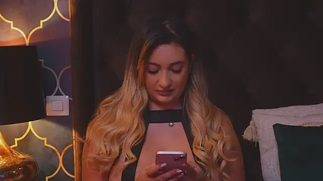 Snapshot of YaaraCollins chatting on 13, 12, 2024 YaaraCollins online show from 13, 12, 2024