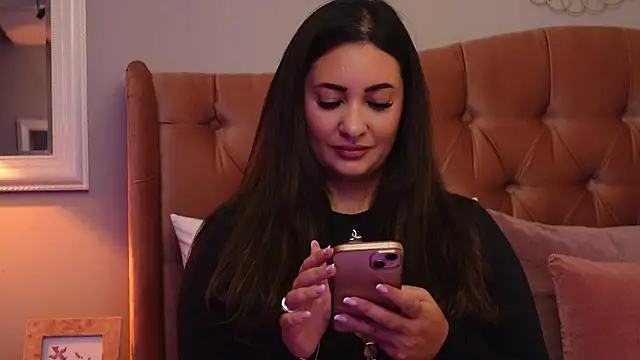 Snapshot of YaaraCollins chatting on 18, 10, 2025 YaaraCollins online show from 18, 10, 2025