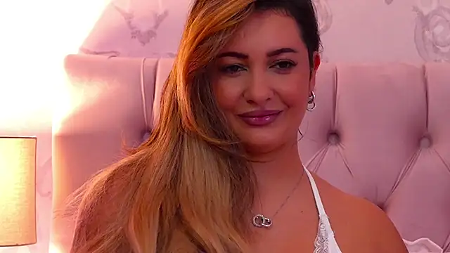 Snapshot of YaaraCollins chatting on 13, 12, 2025 YaaraCollins online show from 13, 12, 2025