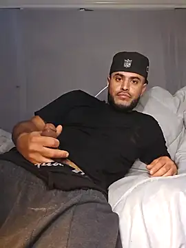 Snapshot of gardy8585 chatting on 17, 12, 2024 gardy8585 online show from 17, 12, 2024