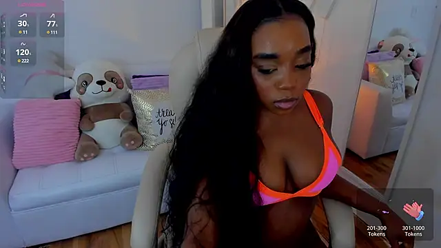 Snapshot of zobe_love chatting on 8, 1, 2025 zobe love online show from 8, 1, 2025