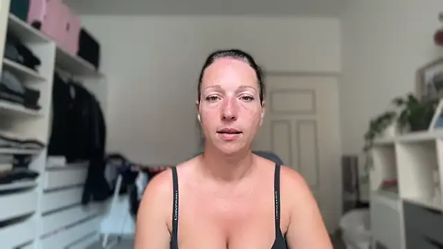 Snapshot of Viola_Beck chatting on 18, 7, 2026 Viola Beck online show from 18, 7, 2026