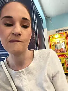 lolabunny9 online show from 2, 2, 2025