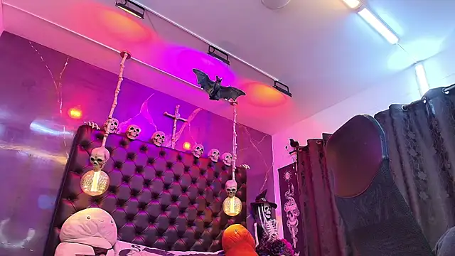 AlexHoe  online show from 1, 3, 2025