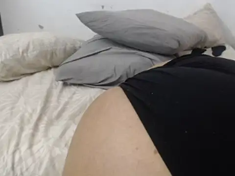 XHotJuicyBootyXX online show from 24, 1, 2025