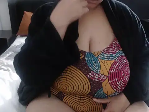 XHotJuicyBootyXX online show from 28, 7, 2026
