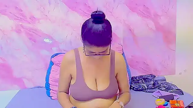 Snapshot of IndianAllure chatting on 14, 10, 2025 IndianAllure online show from 14, 10, 2025