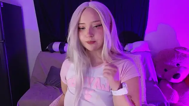 KuroChan420 online show from 13, 3, 2025