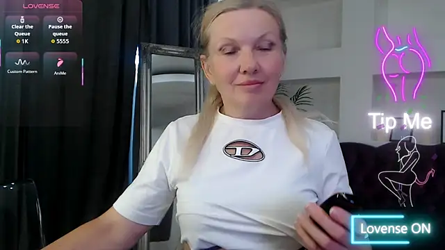 Abby Moore  online show from 29, 7, 2026
