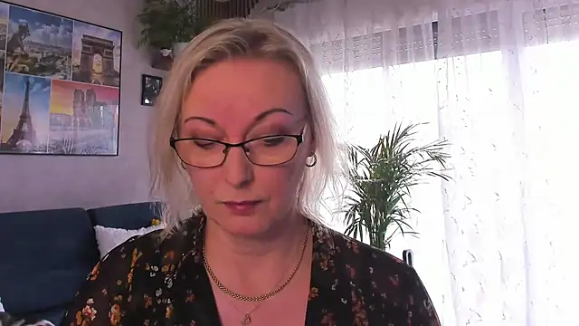 vanessa chat online show from 19, 4, 2026