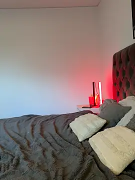 EllaMae online show from 12, 10, 2025