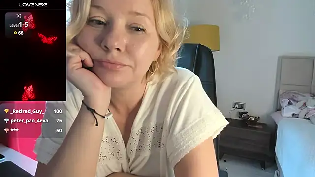 Snapshot of Colette__1977 chatting on 13, 3, 2025 Colette  1977 online show from 13, 3, 2025