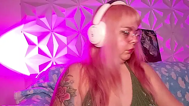 Satyn doll online show from 18, 4, 2026