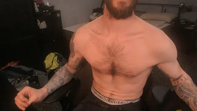 Snapshot of SexxxyLouis chatting on 3, 3, 2026 SexxxyLouis online show from 3, 3, 2026