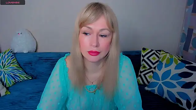 Snapshot of EllenMoore chatting on 22, 4, 2026 EllenMoore online show from 22, 4, 2026