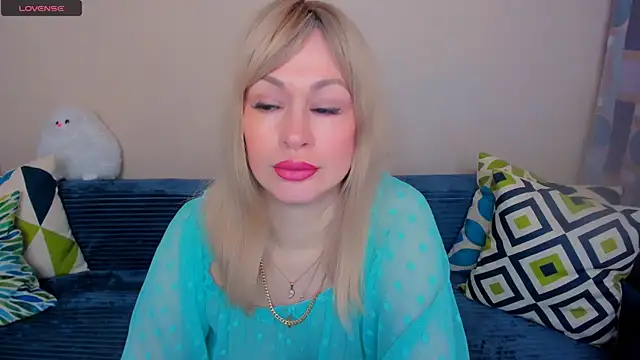 Snapshot of EllenMoore chatting on 2, 5, 2026 EllenMoore online show from 2, 5, 2026