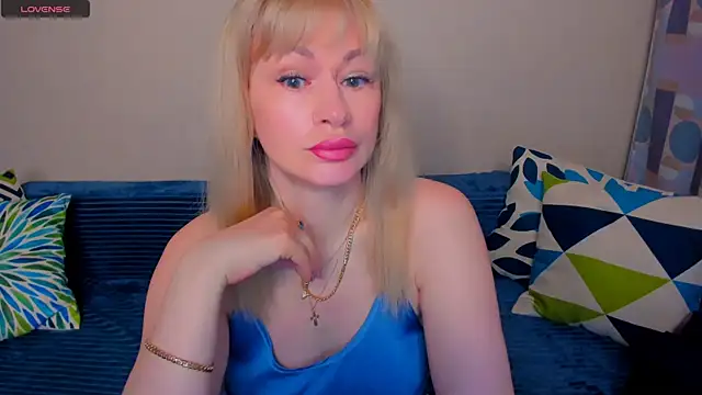 Snapshot of EllenMoore chatting on 23, 5, 2026 EllenMoore online show from 23, 5, 2026
