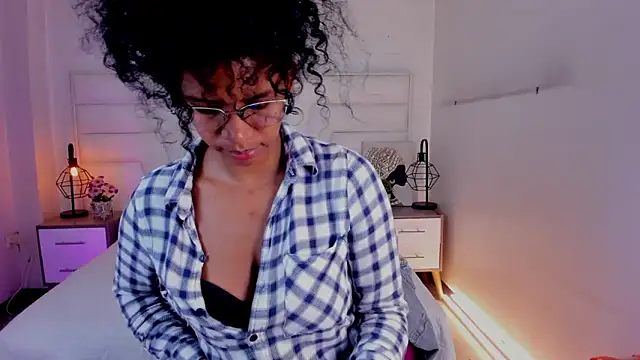 Snapshot of Ellie_Alves chatting on 7, 3, 2025 Ellie Alves online show from 7, 3, 2025